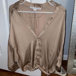 super cute blouse.